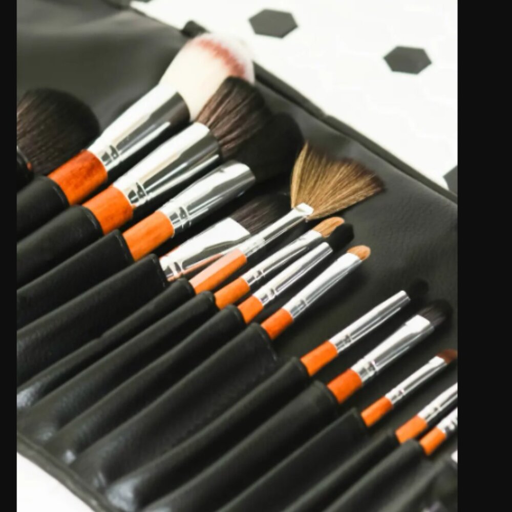 NEW IN BOX! Vanity Planet  Portable Makeup Brush Collection 15 Brushes